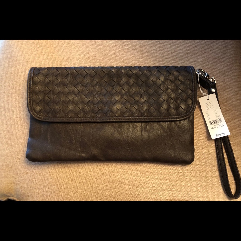 Clutch-wristlet.